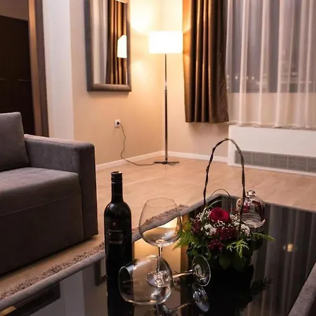 Kami Aparthotel *